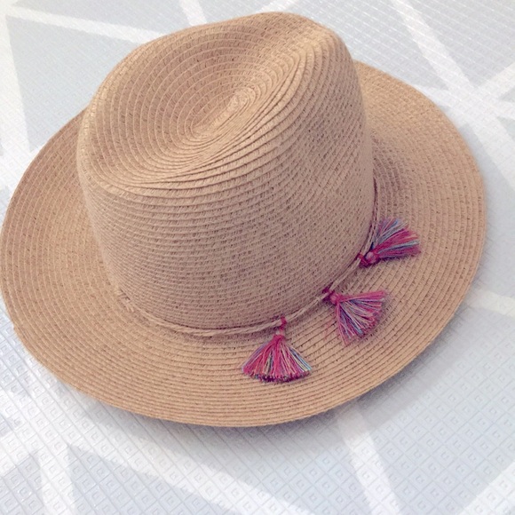 “Like New” Paper straw brimmed hat w/ colorful tassels! Fits head size 7”x 7.5” - Picture 2 of 4